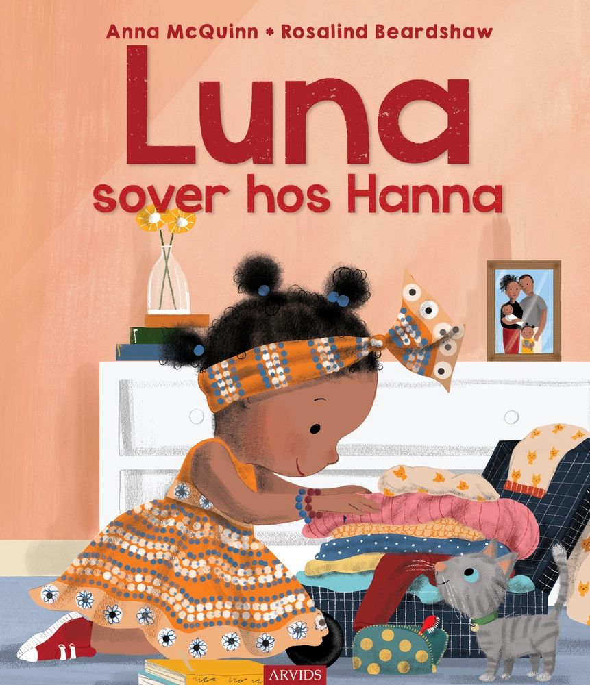 Se Luna sover hos Hanna hos Legekæden